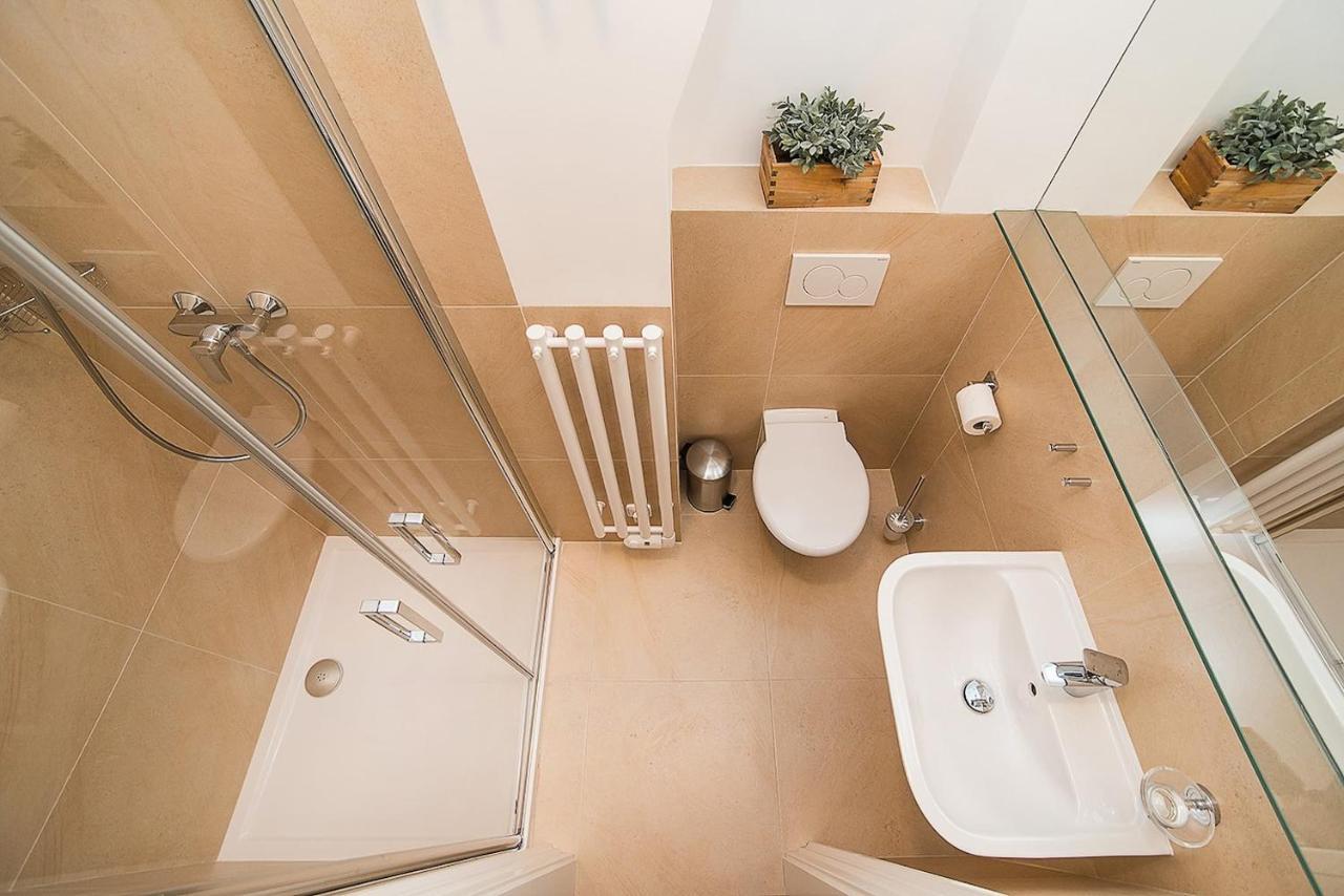Newly Renovated 1-Bed Apartment At Charles Bridge 布拉格 外观 照片