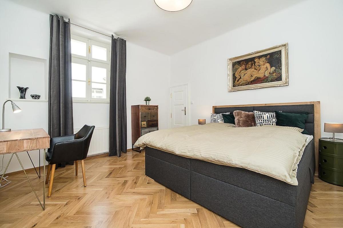 Newly Renovated 1-Bed Apartment At Charles Bridge 布拉格 外观 照片