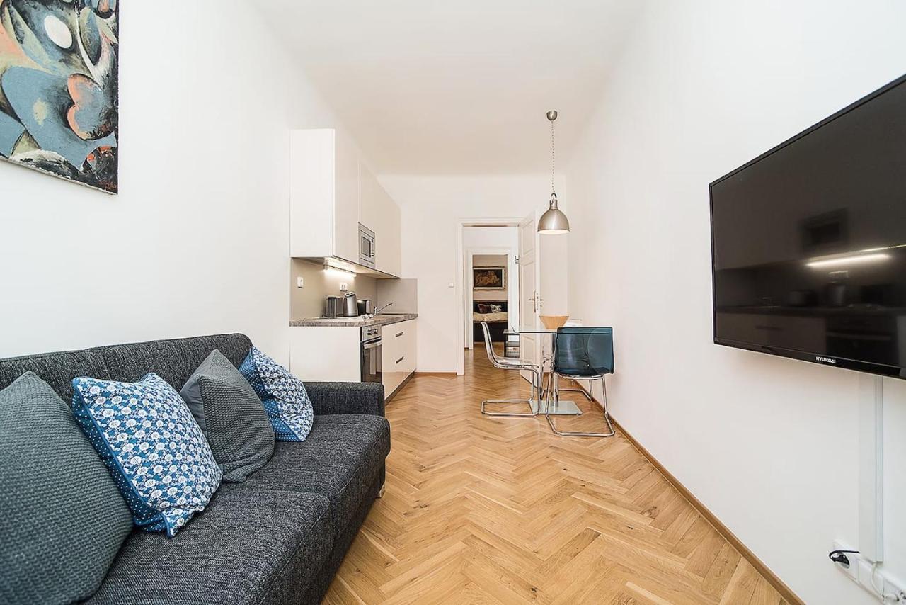 Newly Renovated 1-Bed Apartment At Charles Bridge 布拉格 外观 照片