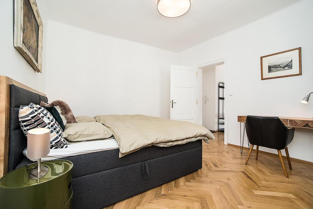 Newly Renovated 1-Bed Apartment At Charles Bridge 布拉格 外观 照片