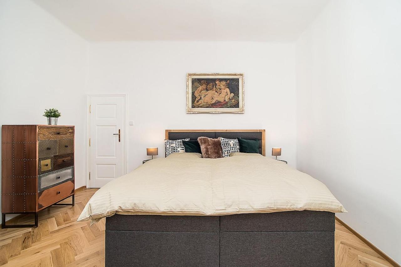 Newly Renovated 1-Bed Apartment At Charles Bridge 布拉格 外观 照片