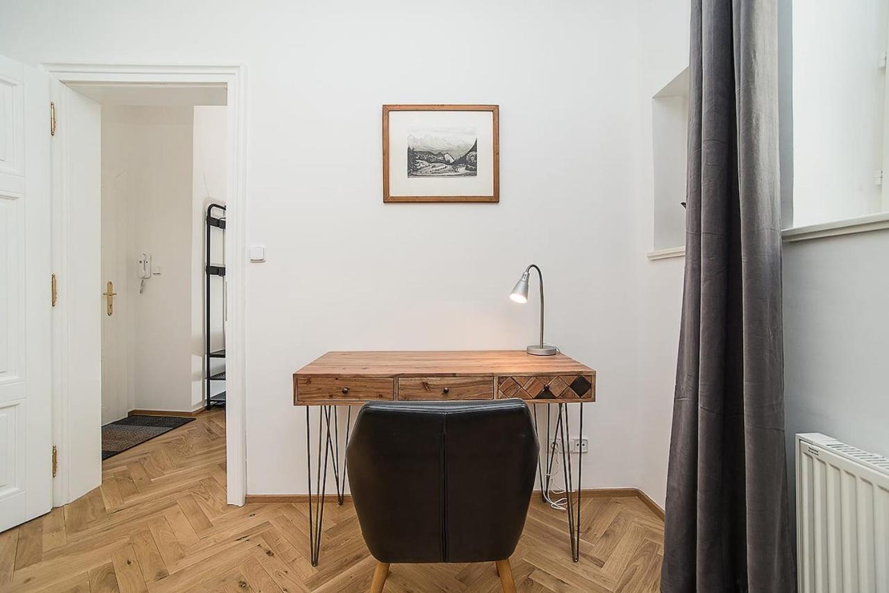 Newly Renovated 1-Bed Apartment At Charles Bridge 布拉格 外观 照片