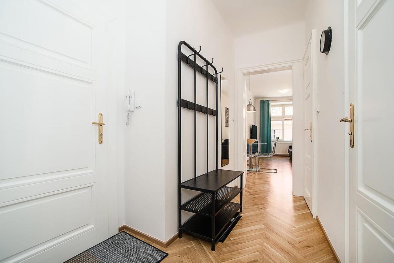 Newly Renovated 1-Bed Apartment At Charles Bridge 布拉格 外观 照片