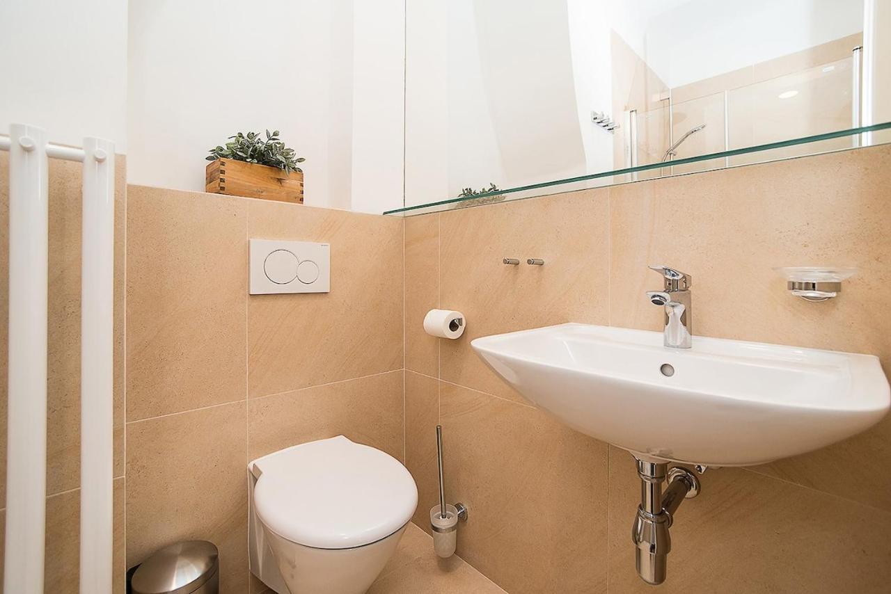 Newly Renovated 1-Bed Apartment At Charles Bridge 布拉格 外观 照片
